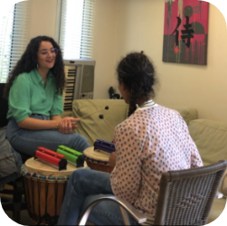 seance_musicotherapie_avec_une_eleves_souffrant_d_un_handicap